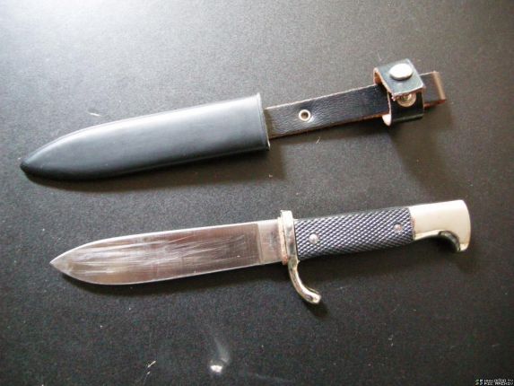 Was ist das für ein Messer ? Es kommt aus Solingen, glaube ich. Altes Pfadfindermesser nachbau ?