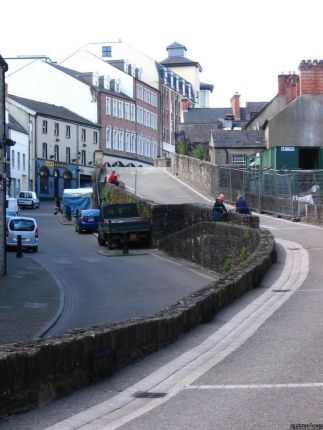 Derry ist auch bekannt als die "walled city"